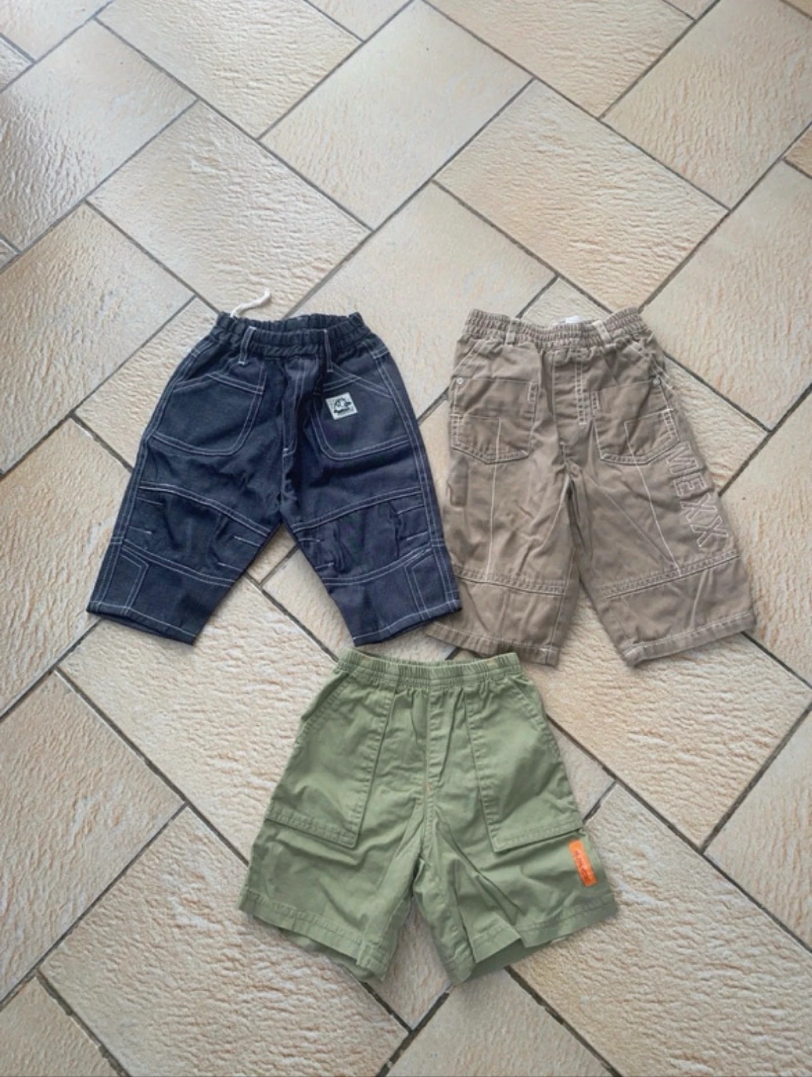 Lot de 2 pantalons et 1 short 6 mois 